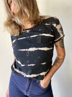 Remera batik negra hot sale
