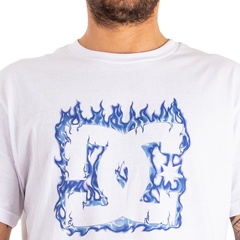 REMERA DC MC BLUE FLAME (BLA) - comprar online