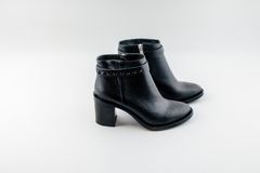 BOTA CORTA CINTO CON TACHAS (AM-THOM10) - comprar online