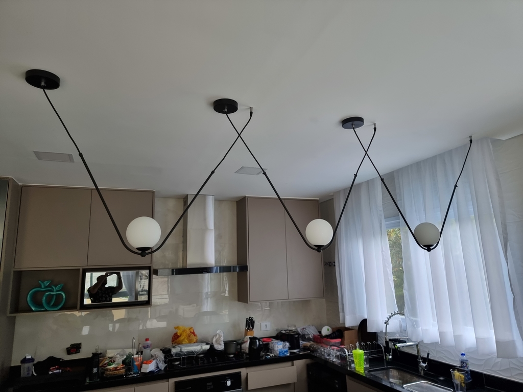 Luminária Pendente Moderno Mini Colar Dourado Globo Leitoso Ø15 para Balcão  de Cozinha e Sala de Jantar.