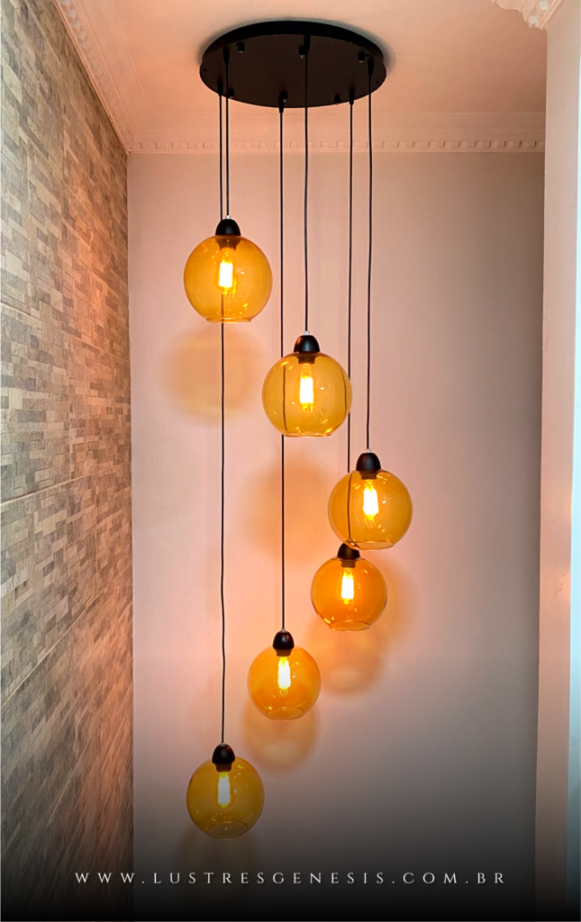 Lustre Pendente Sarvah Moderno 6 Globos Âmbar Para Escadas e Casas Pé  Direito Duplo e Alto.