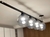 Pendente Moderno Preto Fiora 4 Globos para Sala de Jantar, Ambientes Gourmet e Design de Interiores Industrial. - Lustres Gênesis - A Criação do seu novo Brilho!