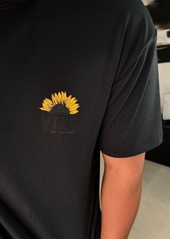 CAMISETA VIGS SUNFLOWER - PRETA na internet