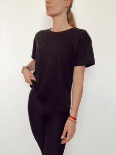 Imagen de remera clasica negra - $5090 transf