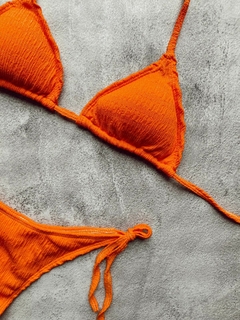 Bikini clasica texturada conjunto en internet