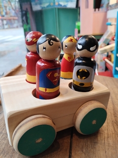 auto de superheroes - Chapó Loló juguetería didáctica  
