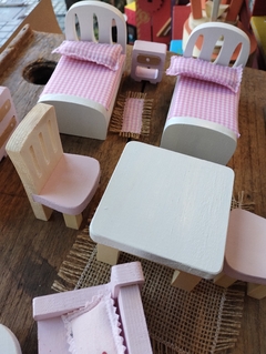Set de muebles para casita pequeña - Chapó Loló juguetería didáctica  