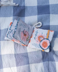 Libro blandito sensorial de tela amor . es pequeño para bebes +6 meses (copia) (copia) - comprar online