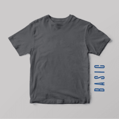 Camiseta básica de algodão cinza chumbo