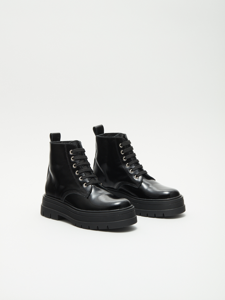 Bota Toscana Charol Negro con Tachas Eduardo Calzados