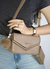 Crossbody Roxie Caqui na internet