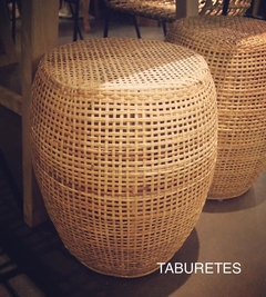 TABURETE DE RATTAN, CON ESTRUCTURA REFORZADA INTERNA DEL MISMO MATERIAL - MEDIDAS 40x50 DE ALTO - DISEÑO MALVA