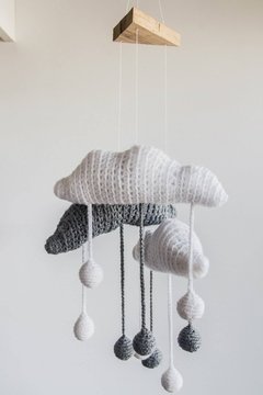 Móvil de Cuna - Móvil Colgante "Nube con gotitas" tejido a mano en crochet