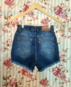 short jeans escuro