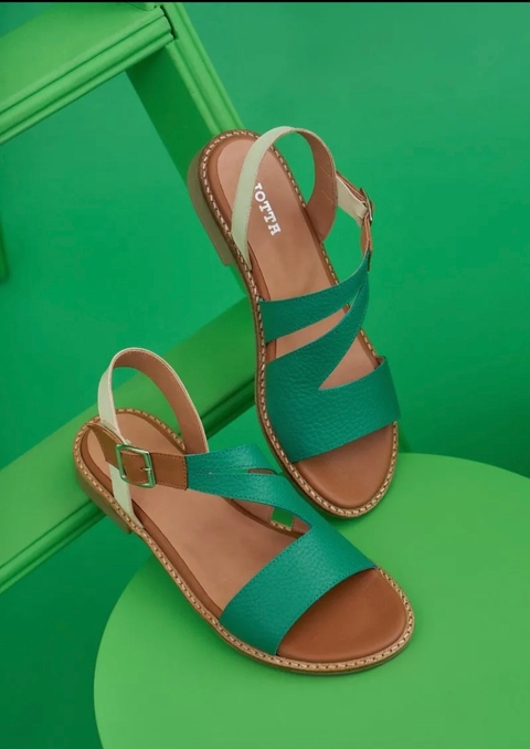 Alicia en el país de las zapatillas - ❣ Botitas #stitch a pedido de Marita  ❣ 🎨 Diseños personalizados 🎨 📲 Por pedidos o consultas comunicate por  este medio o al whatsapp