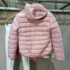 CAMPERA 2 EN 1 ROMPE VIENTO IMPERMEABLE ROSA. - CRISTINA PRIVITERA SHOWROOM