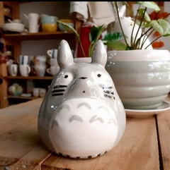 Totoro de cerámica en internet