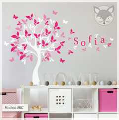 Modelo AI07 - Árbol blanco con mariposas fucsia y blanco con nombre.