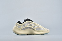 T NIS ADIDAS YEEZY BOOST 700 V3