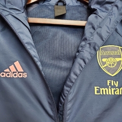 JAQUETA CORTA-VENTO ADIDAS ARSENAL (PRAZO DE ATÉ 25 DIAS PARA ENTREGA) - FRETE GRÁTIS BR na internet