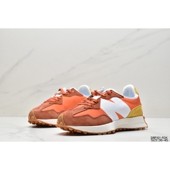 TÊNIS NEW BALANCE 327 "ORANGE WHITE" (PRAZO DE ATÉ 25 DIAS PARA ENTREGA) - FRETE GRÁTIS BR