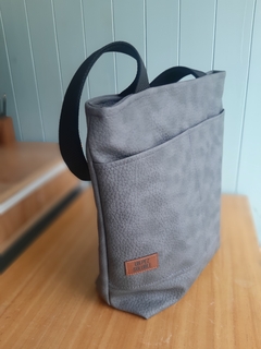 Bolso de cuerina gris - comprar online