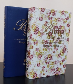 Bíblia do casal letra gigante com harpa luxo azul + floral rosa - comprar online