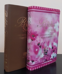 Bíblia do casal letra gigante com harpa luxo caramelo + flor do campo - comprar online