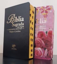 Bíblia do casal letra gigante com harpa capa luxo preta + floral rosas