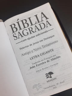 Bíblia letra gigante com harpa - capa luxo elegance flor preta - Mundial Records Editora