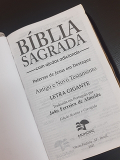 Bíblia sagrada com ajudas adicionais e harpa capa dura - leão com coroa - Mundial Records Editora