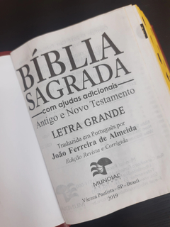 Bíblia sagrada com ajudas adicionais media – capa luxo preta na internet