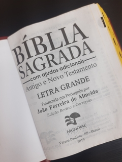 Bíblia sagrada com ajudas adicionais media – capa luxo vermelha na internet