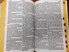 Bíblia sagrada com ajudas adicionais letra hipergigante - capa luxo marrom café - loja online