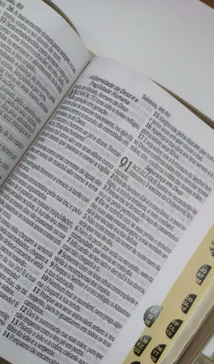 Bíblia sagrada com ajudas adicionais media – capa luxo preta - Mundial Records Editora
