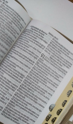 Bíblia sagrada com ajudas adicionais media – capa com ziper caramelo - Mundial Records Editora