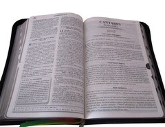 Biblia devocional de estudo - capa com ziper lilás mascara
