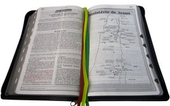 Biblia devocional de estudo - capa com ziper lilás mascara