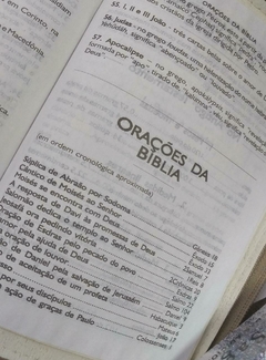 Bíblia sagrada com ajudas adicionais letra gigante - capa luxo azul marinho - Mundial Records Editora