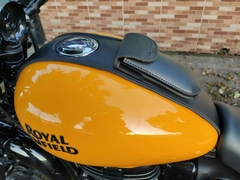 PROTETOR DE TANQUE COM BOLSO EM COURO NATURAL ROYAL ENFIELD MODELOS - Rota 13 Custom