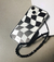 Funda Chess con refuerzo Antishock para iPhone 13.