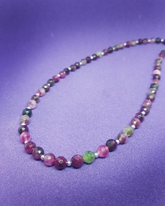 CO 690 - Collar de Piedras Naturales Agata en Tonos degradeé de Morado con perlas de plata 925 - Enhebrado con tanza de acero - 45 cm