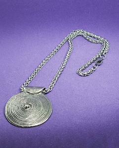 CO 703 - Conjunto de India - Medallón en espiral y Cadena de Acero