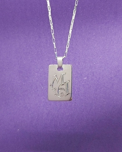 D 1049 - Dije de Plata 925 - Diseño Artesanal @dahojoyas - Medalla rectangular - Grabada de ambos lados (25 x 16 mm)