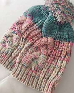 GO 650 - Gorro de lana Jaspeada - 3 líneas en degradé de Rosados y Verdes con pompón