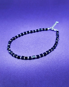 P 681 - Pulsera con Cristales cuadrados Negro y bolitas de plata