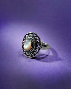 PTM 5 - Anillo de Plata 925 - Cinta angosta con Centro oval Labrado y Nácar