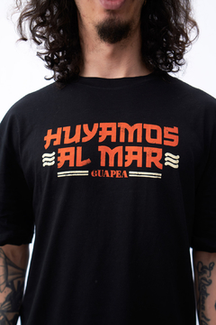 HUYAMOS AL MAR T•SHIRT NEGRA - tienda online