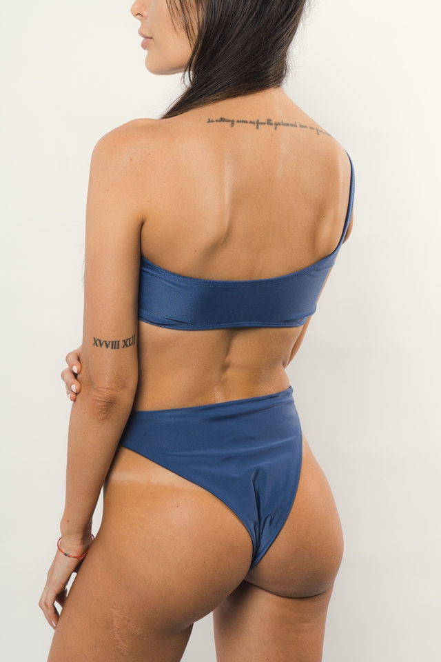 Top Bikini Nina Blue en internet