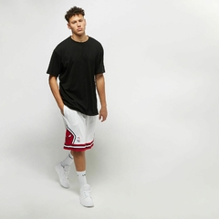 Chicago Bulls Mitchell & Ness 'White' Hardwood Classics Primary Logo NBA Swingman Shorts en internet